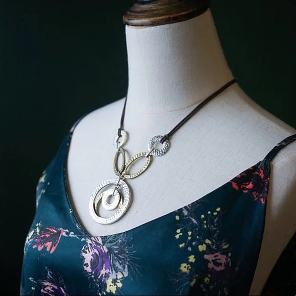 AVON Vintage Geometric Statement Necklace – Gold & Silver Tone Hammered Metal - Picture 2 of 12